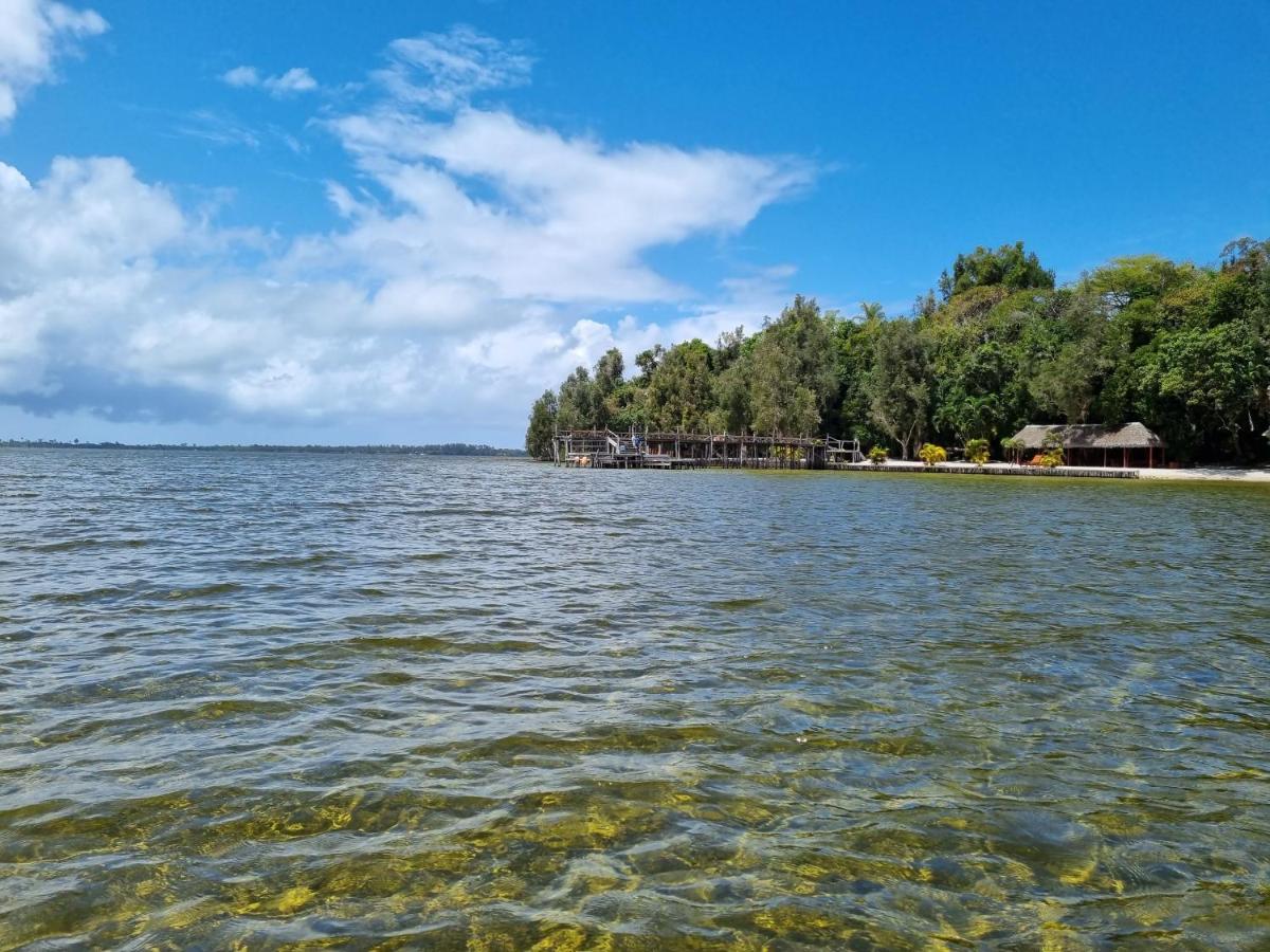 Les Acacias Bungalows Manambolo Екстериор снимка