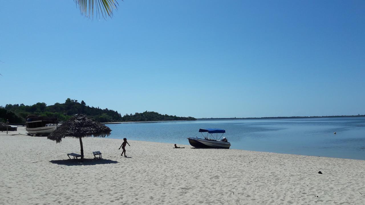 Les Acacias Bungalows Manambolo Екстериор снимка
