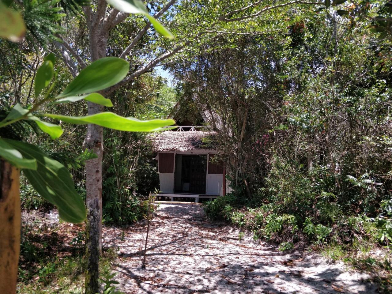 Les Acacias Bungalows Manambolo Екстериор снимка
