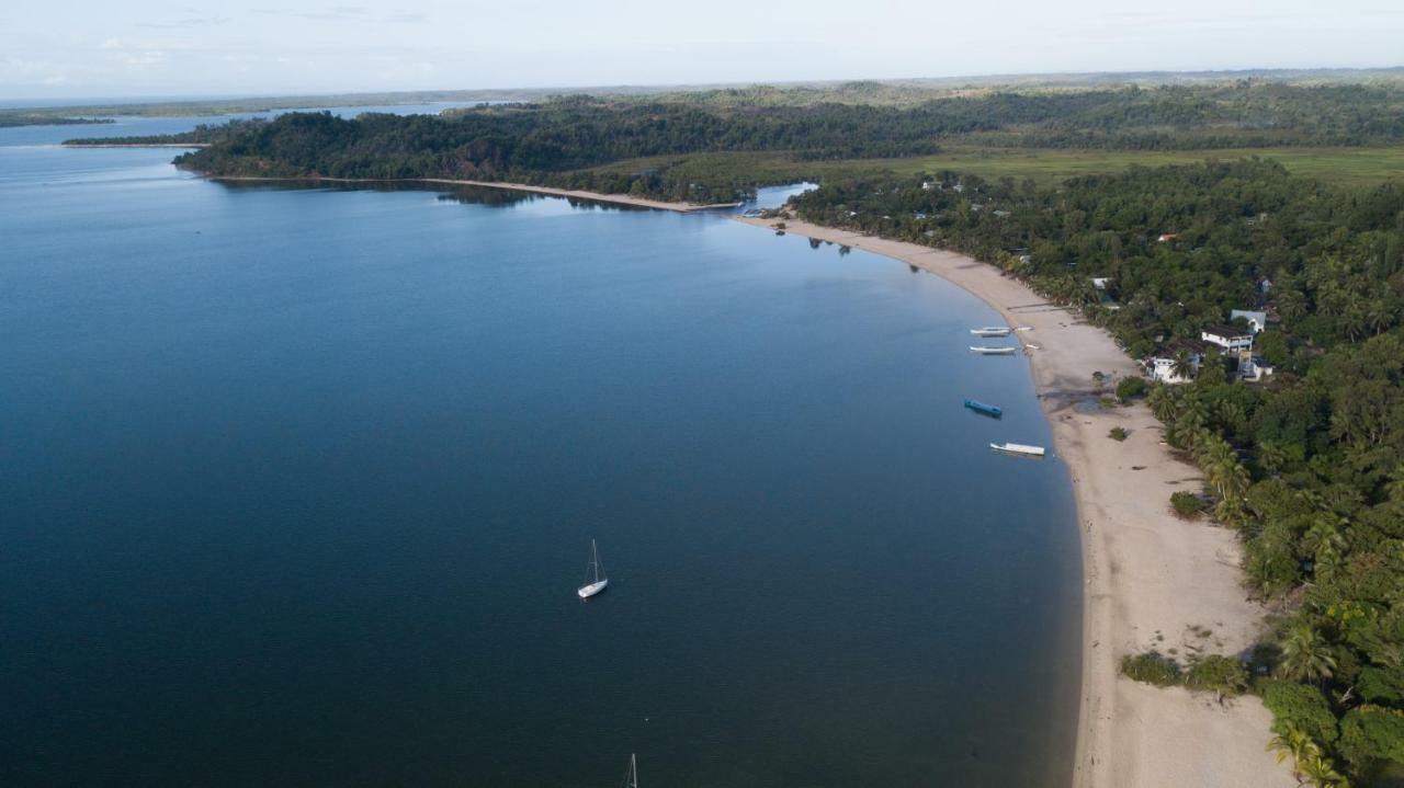 Les Acacias Bungalows Manambolo Екстериор снимка