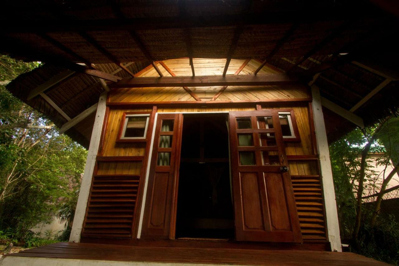 Les Acacias Bungalows Manambolo Екстериор снимка