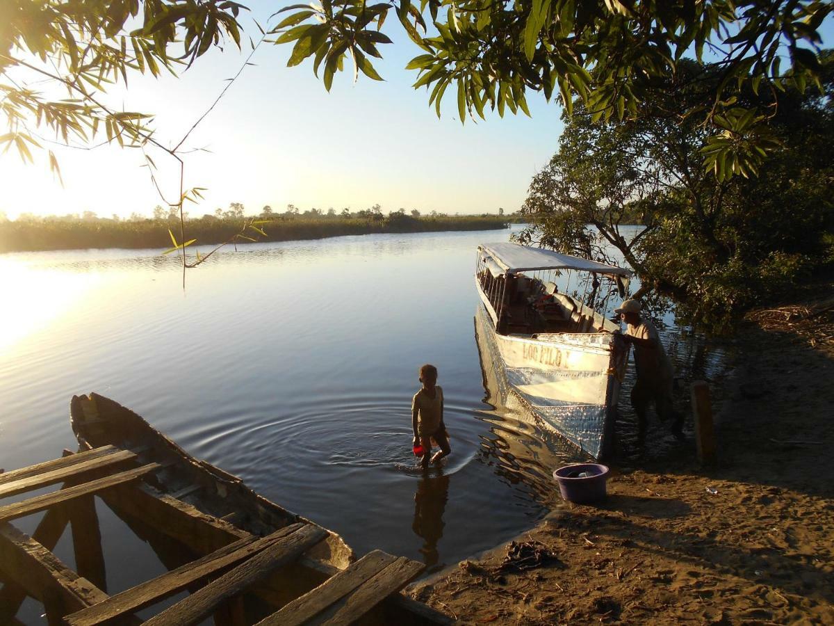 Les Acacias Bungalows Manambolo Екстериор снимка